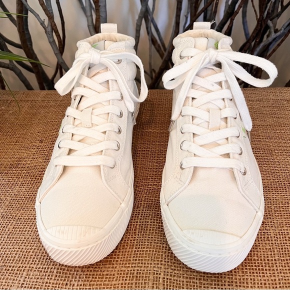 Cariuma OCA High Canvas Sneakers White Size 9 Women’s - Picture 9 of 13